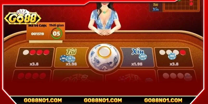 Bàn cược xóc đĩa tại cổng game GO88 luôn rất sôi động 
